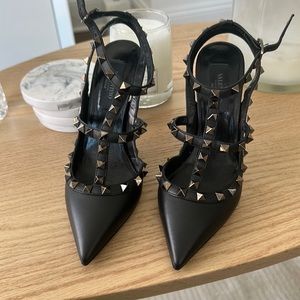 Beautiful never worn Valentino black rock stud ankle stud pump size 36
